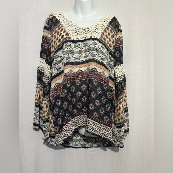 Signature Studio Cream Black Graphic Asymmetrical Blouse - Picture 1 of 4